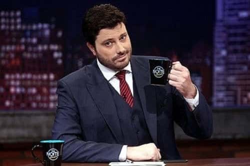 Gentili interpreta o deputado Atílio na série