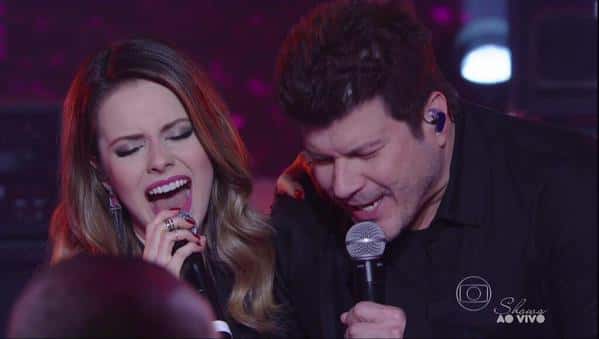 Sandy teve que ajudar o colega (Foto: Reprodução)