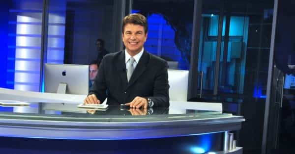 Augusto Xavier comandará o jornal com Rosana (Foto: Divulgação/RedeTV!)