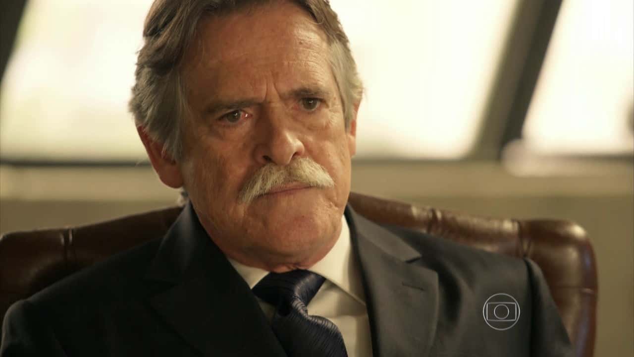 Gibson (José de Abreu) em cena de "A Regra doo Jogo" (Foto: Reprodução/Globo)