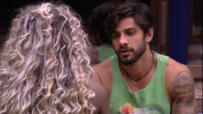Renan em conversa com Adélia (Foto: Reprodução)