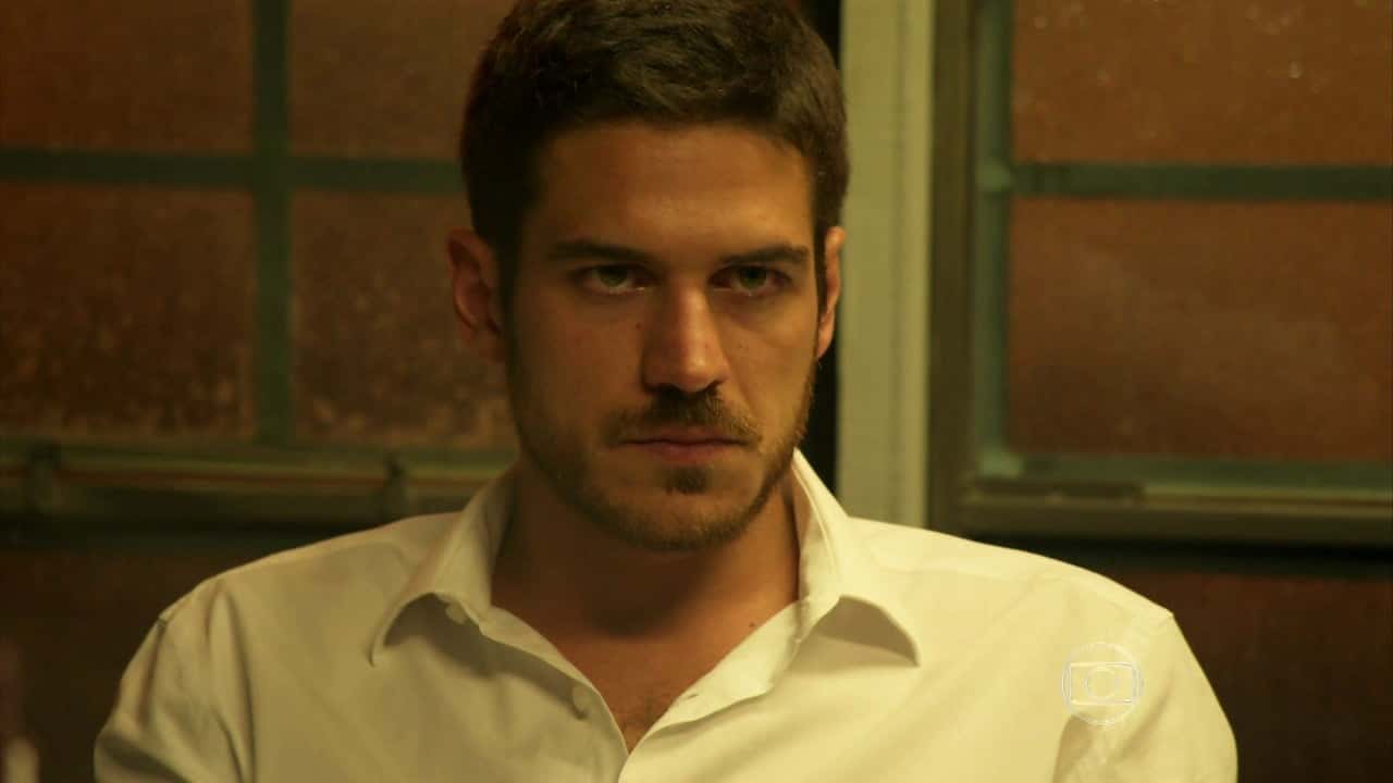Dante (Marco Pigossi) vai descobrir que o avô é o chefe da facção (Foto: Reprodução/Globo)