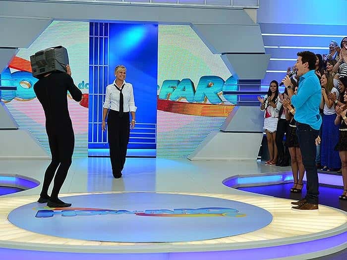 Xuxa grava chamada do programa no "Hora do Faro (Foto: Divulgação)