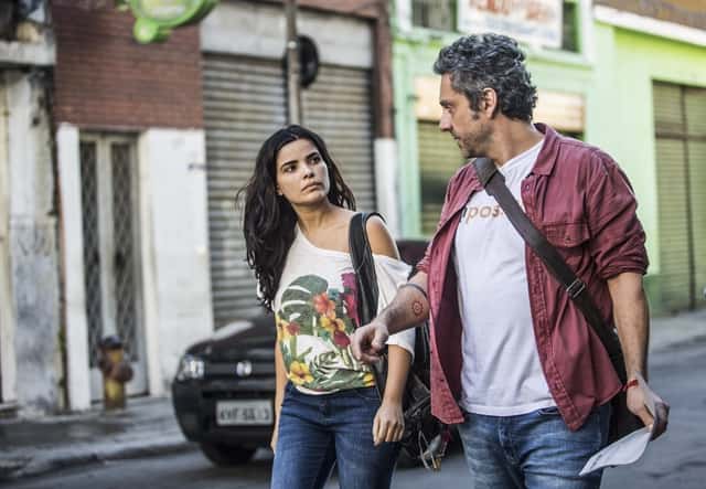 Romero Rômulo (Alexandre Nero) e Tóia (Vanessa Giácomo) (Foto: Globo/João Cotta)