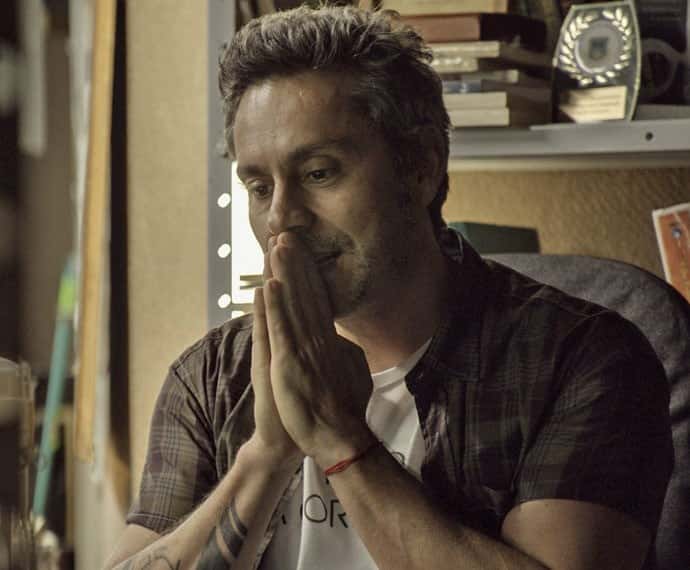 Romero faz proposta a Juliano (Foto: TV Globo)