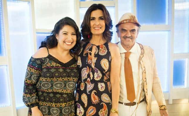 Fátima Bernardes grava com elenco da novela (Foto: Divulgação)
