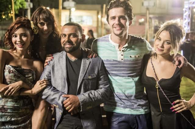 Rosicler (Paula Cohen), Natasha (Carol Oliveira), Pablo, Lindomar (Gil Coelho) e Neide (Juliana Lohman) (Foto: Globo/Renato Rocha Miranda)