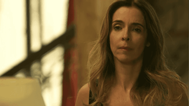 Kiki (Deborah Evelyn) em cena de "A Regra do Jogo" (Foto: Reprodução/Globo)