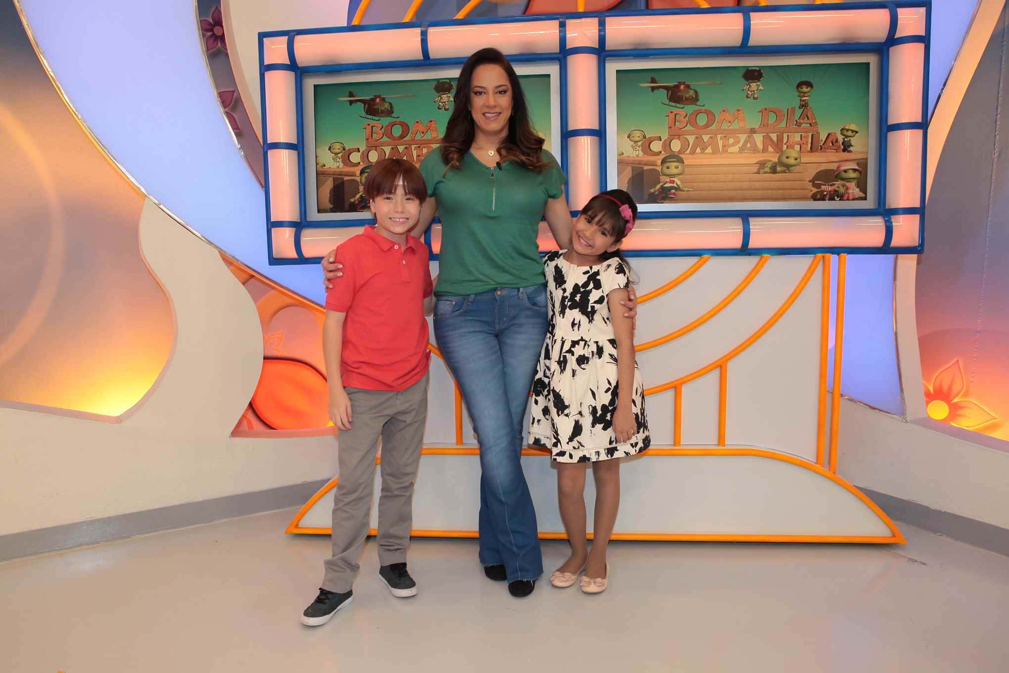 Silvia Abravanel ao lado dos apresentadores do "Carrossel Animado" (Foto: Divulgação)