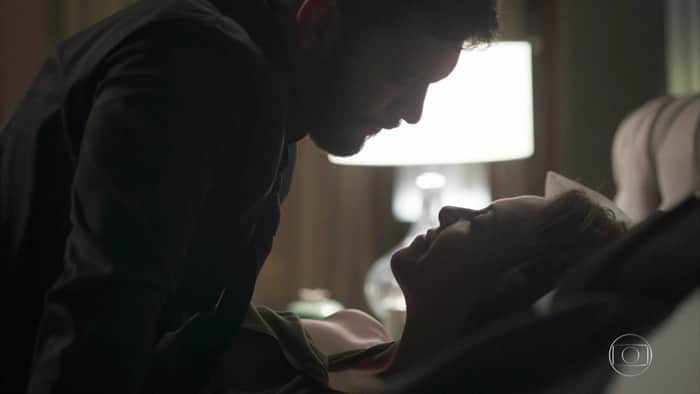 Diogo (Armando Babioff) fará sexo forçado com Nana (Fabiula Nascimento) em Bom Sucesso (Foto: Reprodução/Globo) Diogo (Armando Babioff) fará sexo forçado com Nana (Fabiula Nascimento) em Bom Sucesso (Foto: Reprodução/Globo)