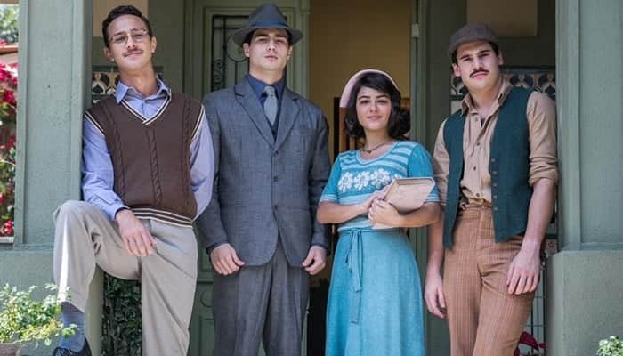 Danilo Mesquita (Carlos), Alfredo (Nicolas Prattes), Isabel (Giullia Buscacio) e Julinho (André Luiz Frambach) na segunda fase da novela Éramos Seis; confira o resumo (Foto: Raquel Cunha/Globo) Danilo Mesquita (Carlos), Alfredo (Nicolas Prattes), Isabel (Giullia Buscacio) e Julinho (André Luiz Frambach) na segunda fase da novela Éramos Seis; confira o resumo (Foto: Raquel Cunha/Globo)