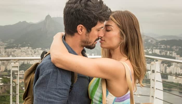 Marcos (Romulo Estrela) beija Paloma (Grazi Massafera) em Bom Sucesso (Foto: Globo/João Cotta) Marcos (Romulo Estrela) beija Paloma (Grazi Massafera) em Bom Sucesso (Foto: Globo/João Cotta)