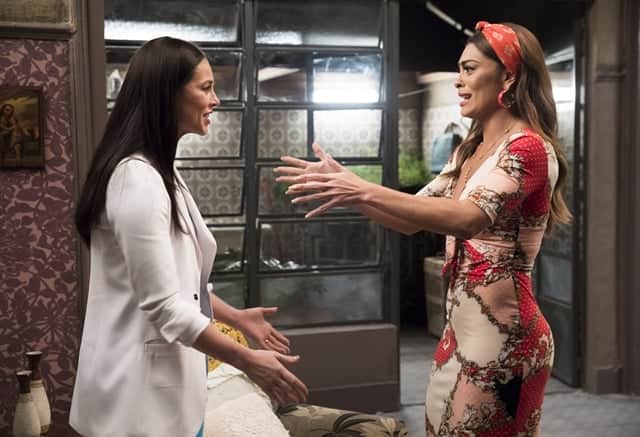 Vivi (Paolla Oliveira) e Maria da Paz (Juliana Paes) em A Dona do Pedaço (Foto: Globo/João Miguel Júnior) Vivi (Paolla Oliveira) e Maria da Paz (Juliana Paes) em A Dona do Pedaço (Foto: Globo/João Miguel Júnior)