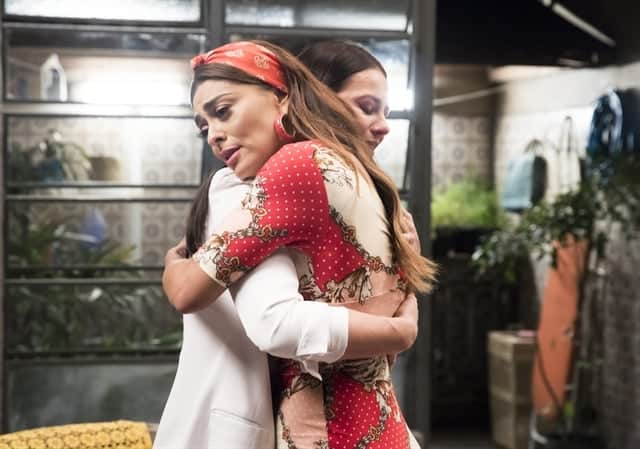 Vivi (Paolla Oliveira) descobre que é sobrinha de Maria da Paz (Juliana Paes) em A Dona do Pedaço (Foto: Globo/João Miguel Júnior) Vivi (Paolla Oliveira) descobre que é sobrinha de Maria da Paz (Juliana Paes) em A Dona do Pedaço (Foto: Globo/João Miguel Júnior)