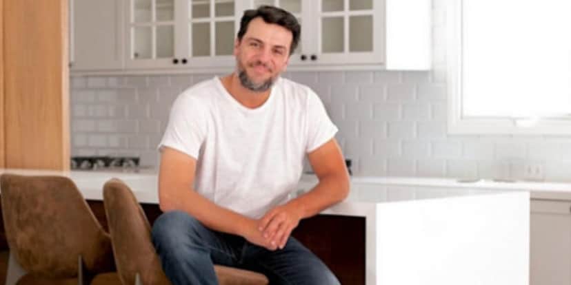Rodrigo Lombardi está brilhando como Moretti em Travessia da Globo (Foto: Reprodução) Rodrigo Lombardi está brilhando como Moretti em Travessia da Globo (Foto: Reprodução)