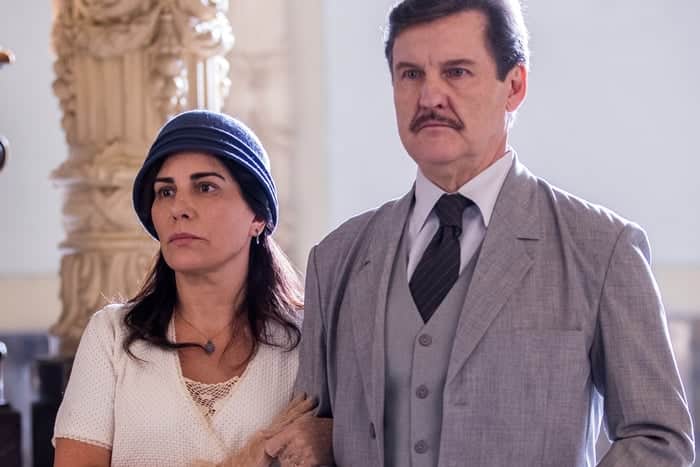 Lola (Gloria Pires) e Júlio (Antonio Calloni) em cena do capítulo 12 de Éramos Seis (Foto: Globo/Raquel Cunha) Lola (Gloria Pires) e Júlio (Antonio Calloni) em cena do capítulo 12 de Éramos Seis (Foto: Globo/Raquel Cunha)