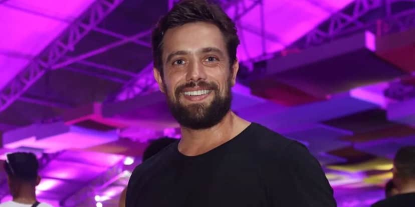 O ator Rafael Cardoso, recém-separado, é visto com novo amor curtindo os shows do Universo Spanta, no último fim de semana, no Rio de Janeiro - Foto Reprodução O ator Rafael Cardoso, recém-separado, é visto com novo amor curtindo os shows do Universo Spanta, no último fim de semana, no Rio de Janeiro - Foto Reprodução