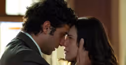 Quem Ama Cuida: Adriana e Pedro se beijam e têm a primeira noite de amor