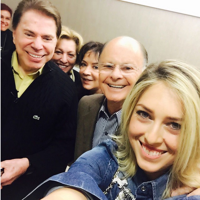 Cristiane Cardoso fez a selfie com Silvio Santos, Edir Macedo, e as esposas dos dois (Foto: Reprodução/ Instagram)
