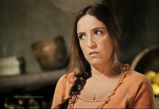Kátia Moraes em "Os Dez Mandamentos". (Foto: Reprodução/TV Record)