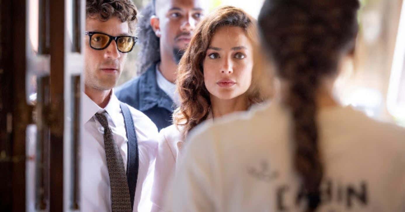 Bruna e Pedro vão ao restaurante que Adriana trabalha em Quem Ama Cuida (Foto: Reprodução/ Internet)