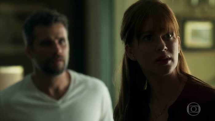Luz (Marina Ruy Barbosa) e Gabriel (Bruno Gagliasso) em cena de O Sétimo Guardião (Foto: Reprodução/Globo) Luz (Marina Ruy Barbosa) e Gabriel (Bruno Gagliasso) em cena de O Sétimo Guardião (Foto: Reprodução/Globo)