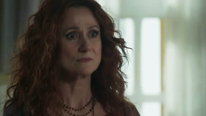 Milu (Zezé Polessa) em cena de O Sétimo Guardião (Foto: Reprodução/Globo) Milu (Zezé Polessa) em cena de O Sétimo Guardião (Foto: Reprodução/Globo)