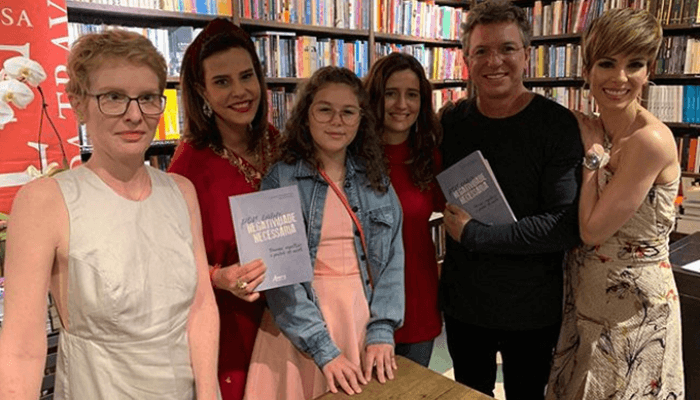 Boninho com Ana Furtado, Narcisa Tamborindeguy, Mariana e Isabela (Foto: Reprodução/Instagram) Boninho com Ana Furtado, Narcisa Tamborindeguy, Mariana e Isabela (Foto: Reprodução/Instagram)