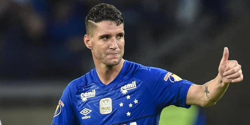 Thiago Neves, craque de futebol, em campo pelo Cruzeiro (Foto: Pedro Vilela/Getty Images) Thiago Neves, craque de futebol, em campo pelo Cruzeiro (Foto: Pedro Vilela/Getty Images)
